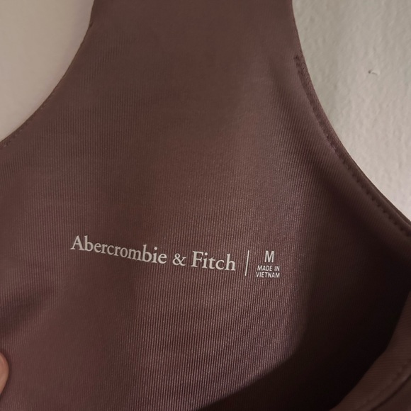 A&F stretchy metallic crop top - Picture 3 of 3